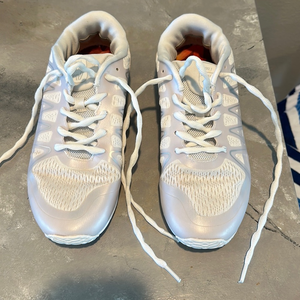 Cheer shoes solid white with silver size 9.5
